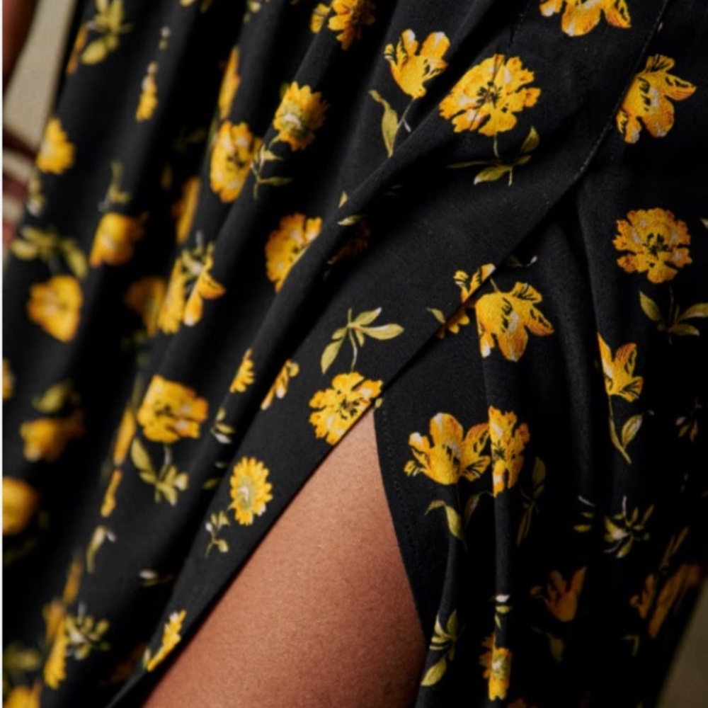 Floral A-Line Midi Skirt in Black and Yellow - Picture 2 of 4